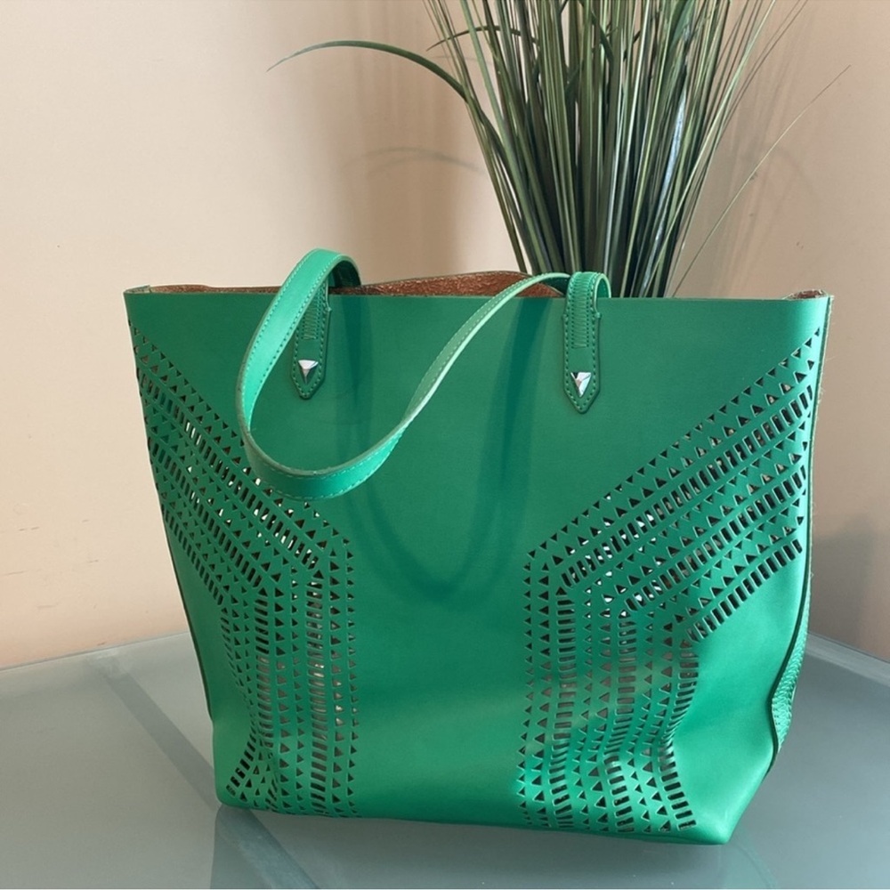 Stella and Dot Kelly Green Fillmore Tote Bag - Picture 2 of 3
